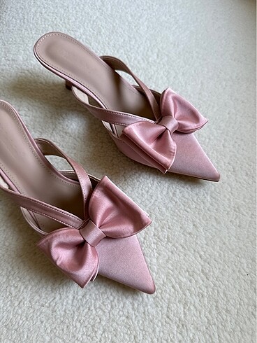 Kurdele Saten Stiletto