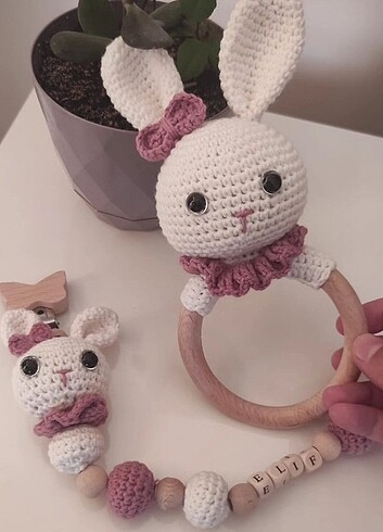  Örgü amigurumi çıngırak ve emzik zinciri seti