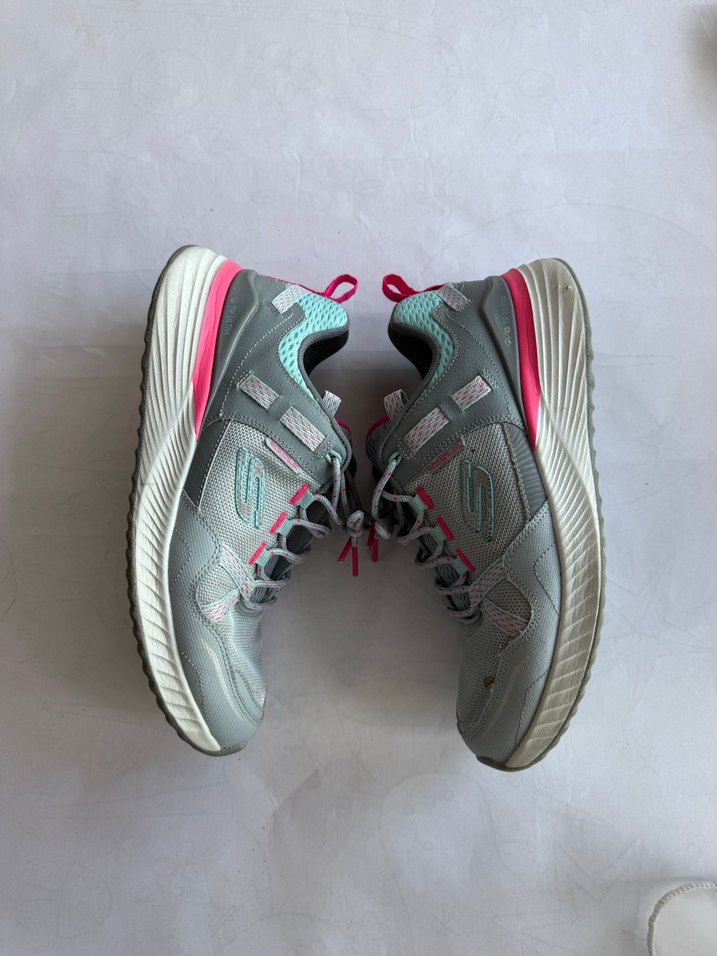 Skechers 39.5 numara Gri Bağcıklı Kadın Spor Ayakkabı - Görsel 2