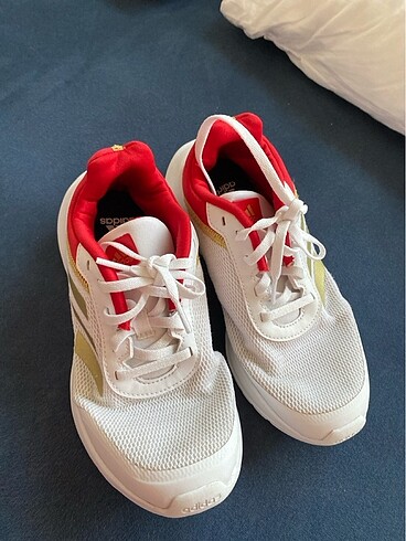 Adidas beyaz spor ayakkabı