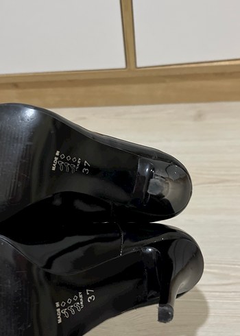 Siyah Parlak Rugan Stiletto Kadın Ayakkabı - Görsel 2