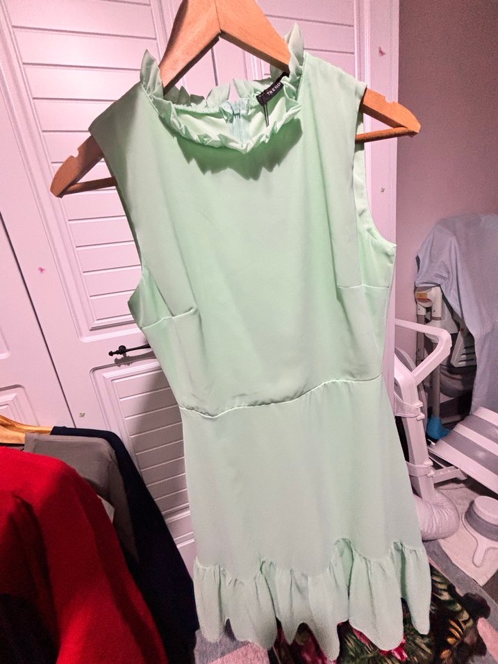 Fırfırlı Kolsuz Uzun Yeşil Elbise - Görsel 2