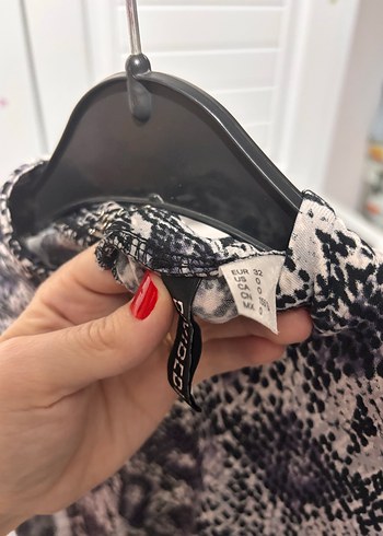 Yılan Desenli Gri Midi Triko Elbise - Görsel 3