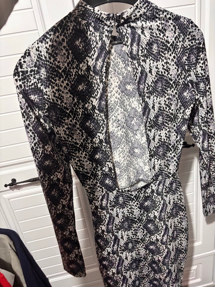 Yılan Desenli Gri Midi Triko Elbise - Görsel 2