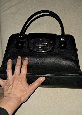 Kilit Tokalı Siyah Deri Kadın Çanta aşınma yok - Görsel 6