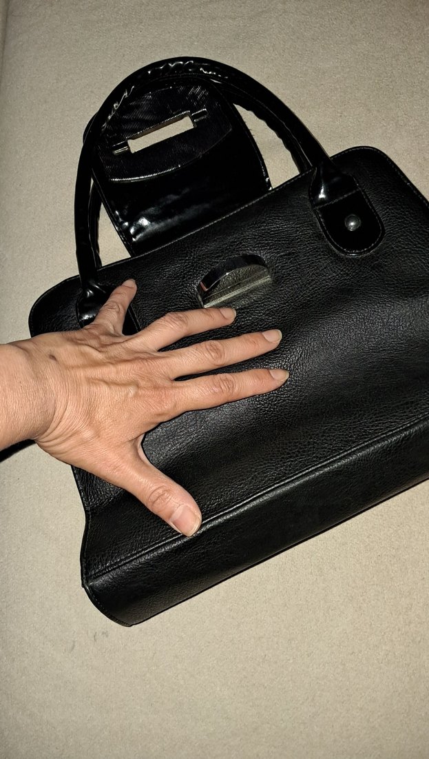 Kilit Tokalı Siyah Deri Kadın Çanta aşınma yok - Görsel 5
