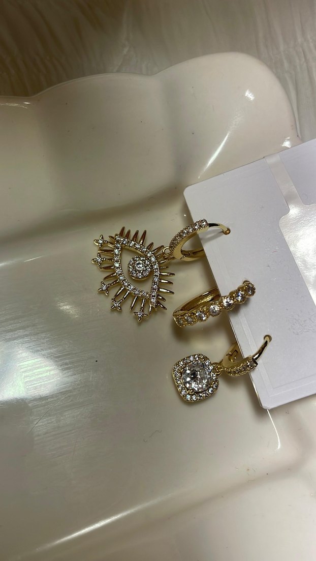 Altın Renkli Mini Payetli Küpe Seti - Görsel 3