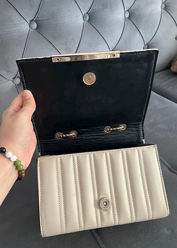 Diğer Zincir Detaylı Bej Deri Kadın Çanta