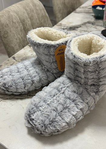 Gri Kürklü Sıcak Ev Terliği - Görsel 2