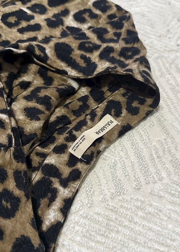 Pull and Bear Kahverengi Leopar Desenli Uzun Yırtmaçlı Etek