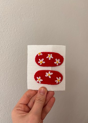 Nakışlı örgü Kırmızı Toka - Görsel 2