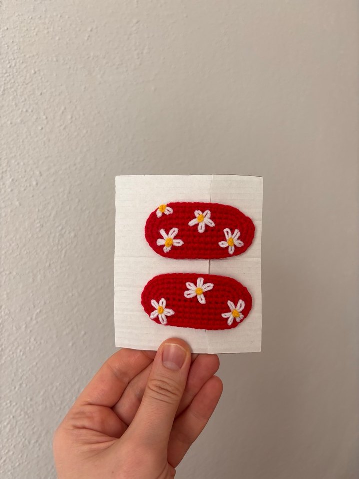 Nakışlı örgü Kırmızı Toka - Görsel 2