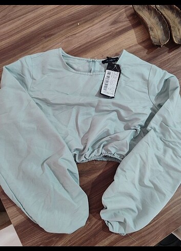 Crop Bluz etiketli 
