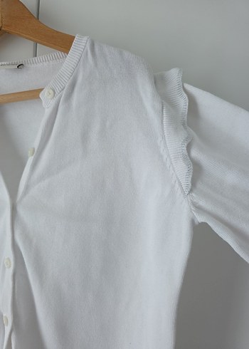 Beyaz Pamuklu Düğmeli Kız Hırka - Görsel 3