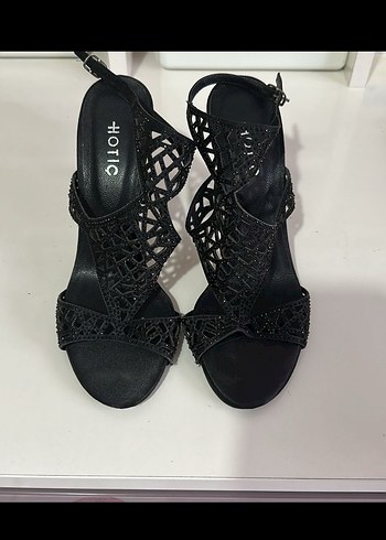 Siyah Dantel Detaylı Gotik Dolgu Topuklu Ayakkabı