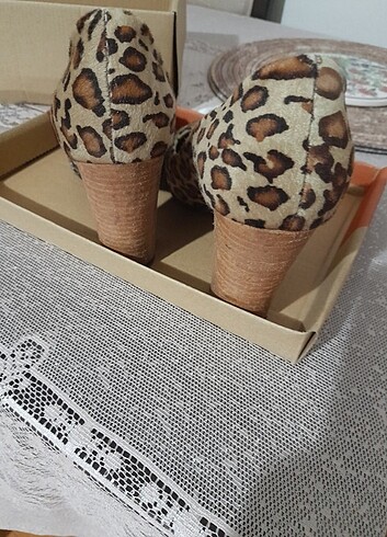 38 Beden siyah Renk Leopar kalin topuk ayakkabi