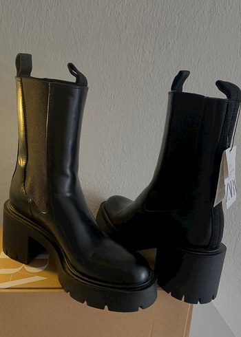 Zara Zara etiketli Siyah Deri Kadın Bot, Kalın Topuklu