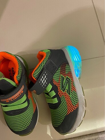 22 Beden yeşil Renk Çocuk Skechers 22 numara ışıklı ayakkabı