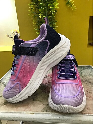 33 Beden çeşitli Renk ORİJİNAL SKECHERS