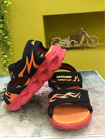 24 Beden çeşitli Renk ORİJİNAL SKECHERS SANDALET