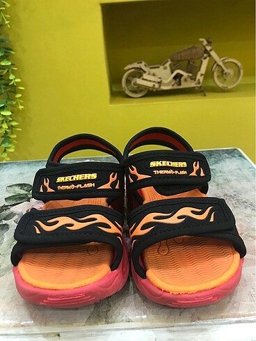 24 Beden ORİJİNAL SKECHERS SANDALET