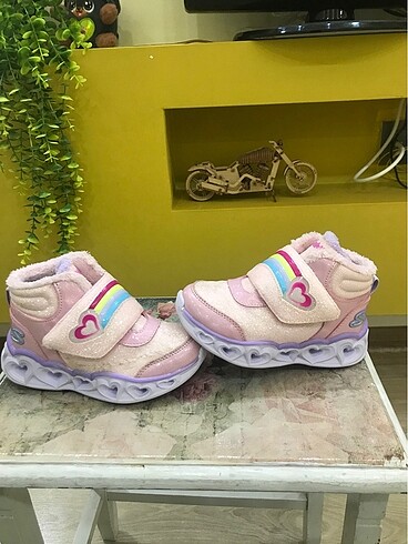 26 Beden çeşitli Renk ORİJİNAL SKECHERS BOT