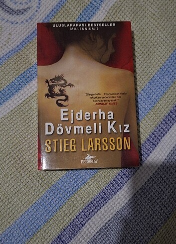 EJDERHA DÖVMELİ KIZ