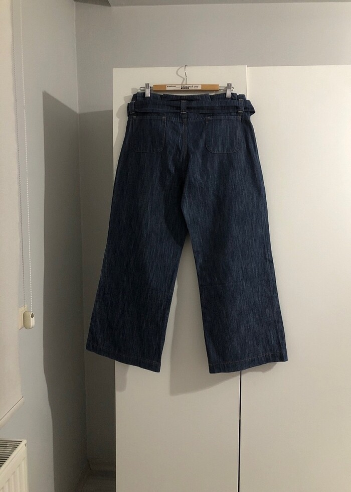 Kemer detaylı kot pantolon - Görsel 4