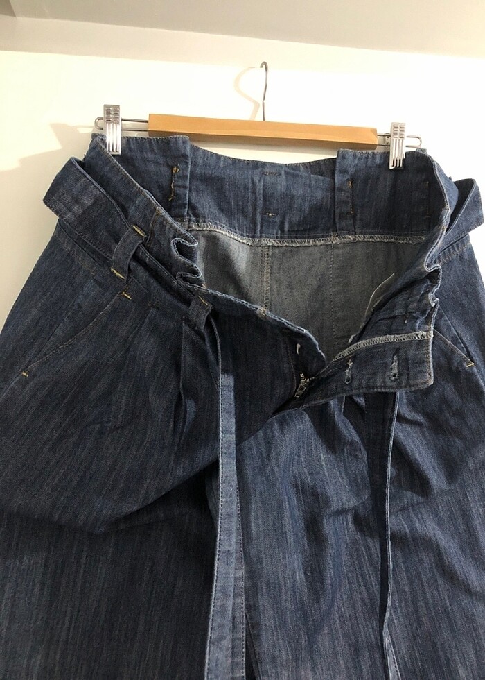 Kemer detaylı kot pantolon - Görsel 3