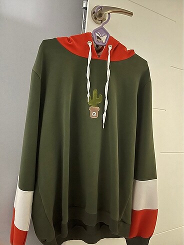 sweatshirt