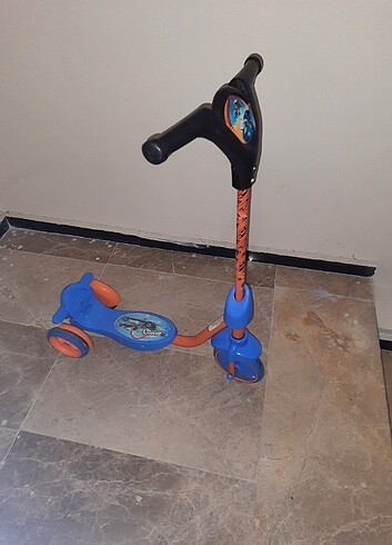 Hotwheels scooter 