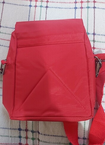  Beden kırmızı Renk Askılı Çanta