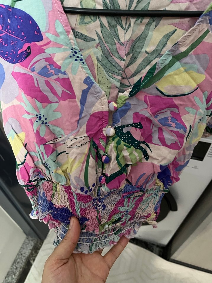 Pembe Çiçekli Düğmeli Kısa Bluz - Görsel 2