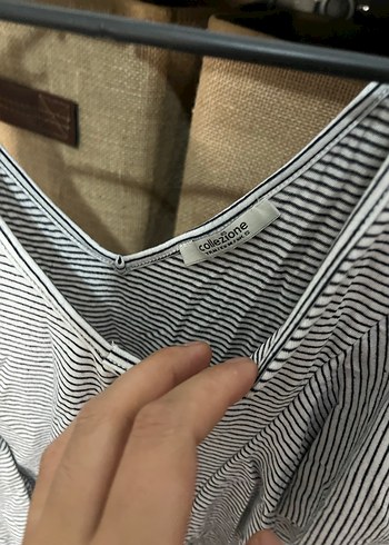 V Yaka Kısa Kollu Pliseli Kadın Bluz - Görsel 2