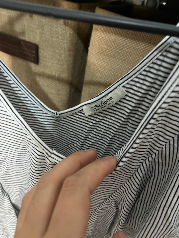 V Yaka Kısa Kollu Pliseli Kadın Bluz - Görsel 2