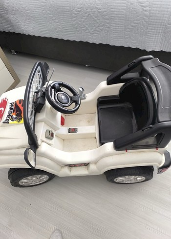 Beyaz Akülü Araba - Görsel 3