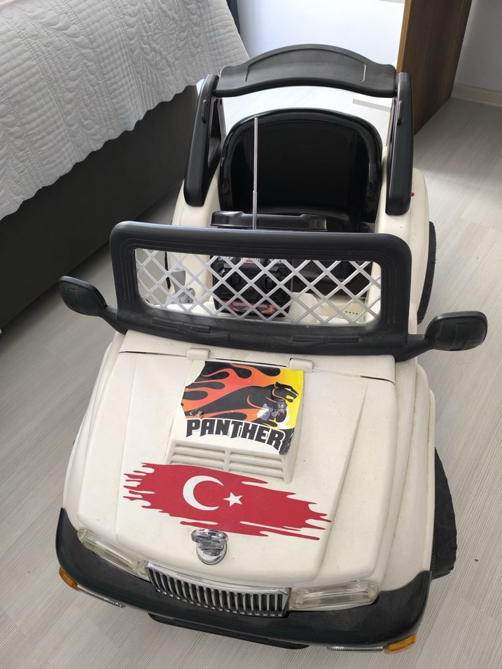 Beyaz Akülü Araba - Görsel 2