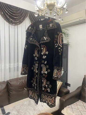 Kadife işlemeli kaftan ceket