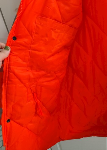 Turuncu Düğmeli Erkek Yağmurluk - Görsel 3