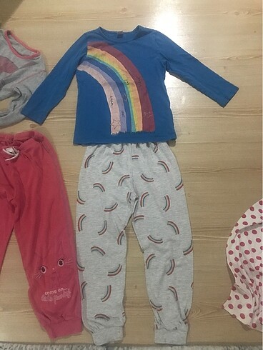 5 Yaş Beden 4 adet pijama takımı
