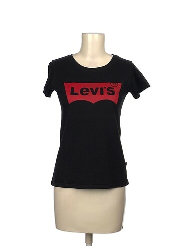 Levis T-shirt %70 İndirimli.
