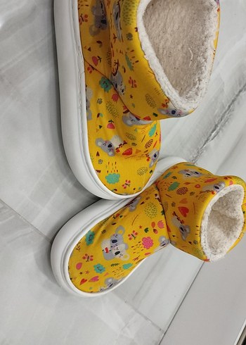 Kız Çocuk Renkli Desenli Sıcak Ev Terliği - Görsel 2