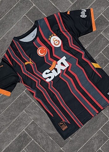 Galatasaray 2024/2025 yeni sezon forması gelmiştir. Bütün bedenl