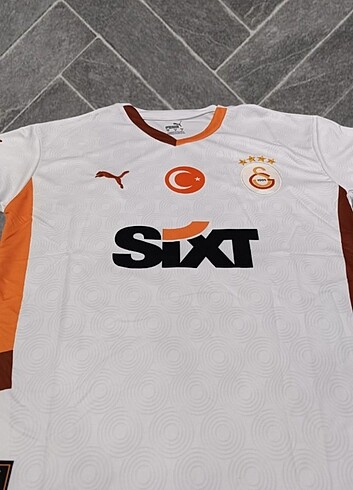 Galatasaray 2024/2025 yeni sezon forması gelmiştir. Bütün bedenl - Görsel 2