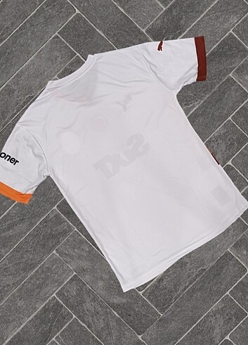 Galatasaray 2024/2025 yeni sezon forması gelmiştir. Bütün bedenl - Görsel 3