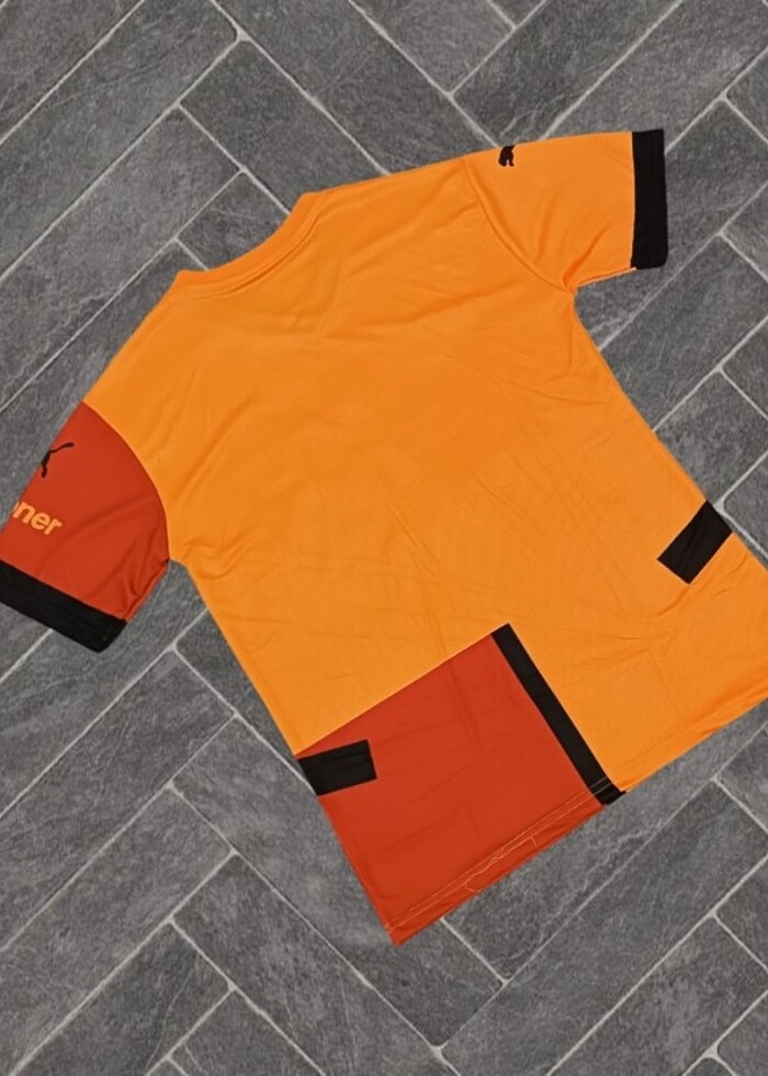 Galatasaray 2024/2025 yeni sezon forması gelmiştir. Bütün bedenl - Görsel 2