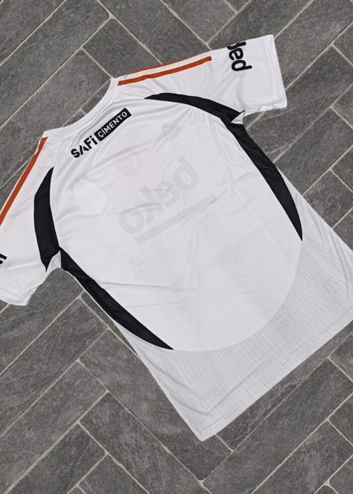 Beşiktaş 2024/2025 yeni sezon forması gelmiştir. Bütün bedenler - Görsel 2