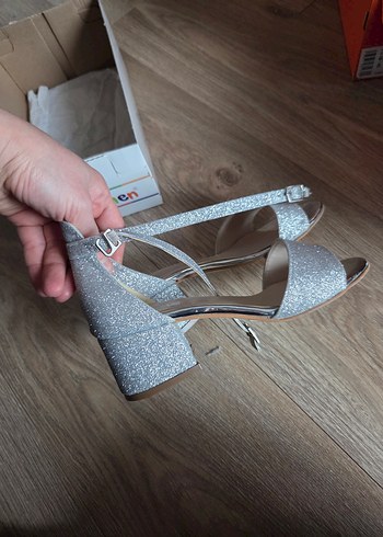 Gri Dolgu Topuklu çocuk Abiye Ayakkabı - Görsel 3