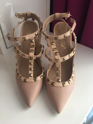 Diğer Zımbalı stiletto