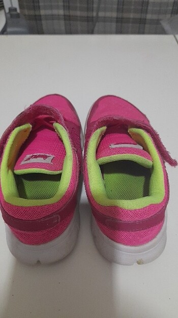 28 Beden pembe Renk Nike spor ayakkabı 